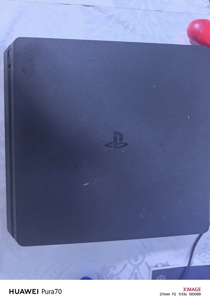 سلام عليكم بل 4 سلم أحدث اصدار مسخدم سنتين وشويه
شتريته جديد ذاكره 500

كامل ملحقات

 مع الجوستك الأصلي وجويستك ثاني ثنينههن عطل كير ابيعلك بعتبار  بدون جويستكات

قبل فتره طاح من ال ميز ونكسر كسر  بسيط حته ما تكدر تشيل ال كفر وتفتحه لان هاي السالفه منتشره هاي  لفتره ولزر مال اقارص متظرر فقط ال بلاستك الخارجي مالتها يعني لازم تطلع القرص من ال بلي تضغط على اعدادت العبة  وتدوس إخراج القرص

ويا ريد ديد ردمبشن 2
اكتب سعرك ونتفاهم الجهاز نظيف حته تراب ما بي
او مراوس باكسبوكس ون وفوك
رقمي ***********
