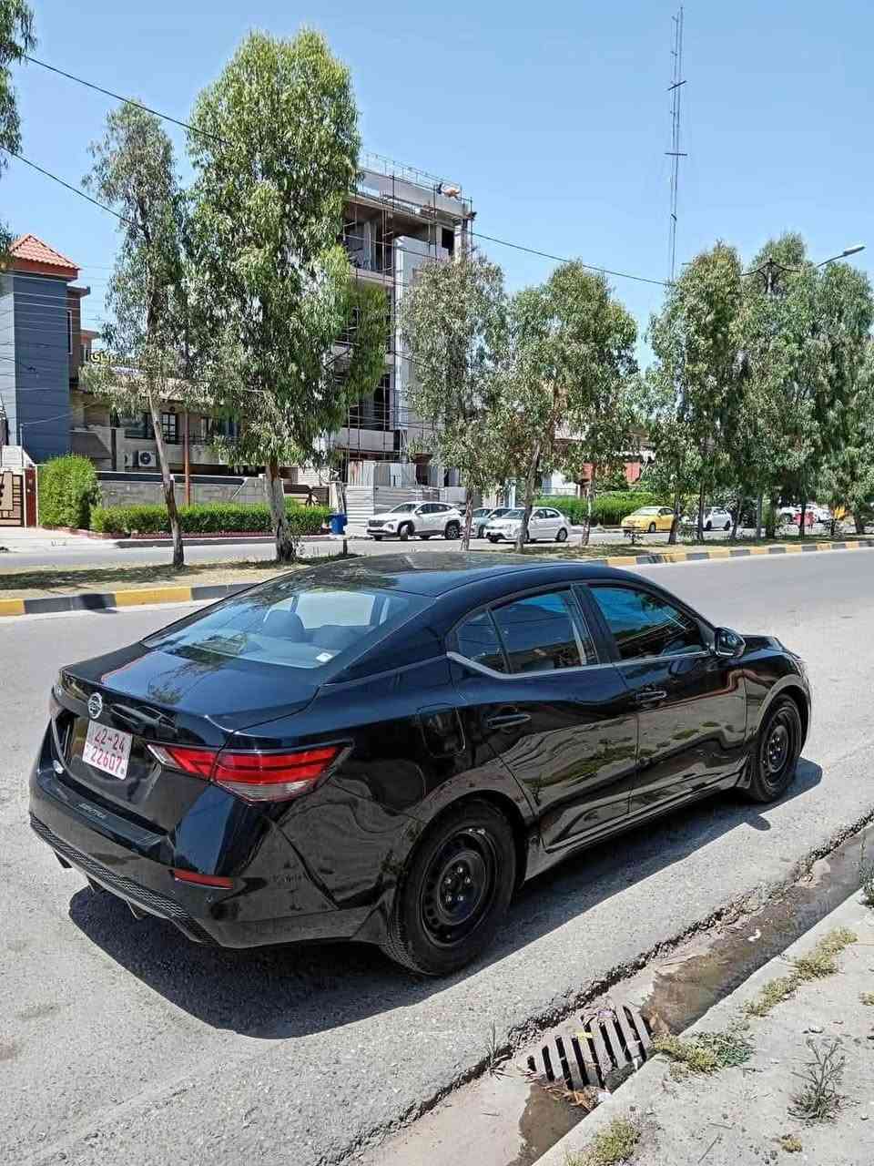 نيسان سنترا 2022
الفئه مواصفات S 
محرك 2000 يعني (20)
اللون أسود
ماشي 41 ميل
ضررها بسيطة كلش بحفيت بونيد فقط 

 بدون دواخل بدون ايرباك

موصفات
بصمة
اسبورت S سرعة
تحكم استيرن
كروز سرعة
حساس مسار 
رادرات جوانب
رادار امامي خلفي
حساس بريك اوتو بريك 
حساسات امامي
شاشه +كامرا
لايتات زينون 
السيارة بأسمي رقم اربيل
نظام اقتصاد eco 

اسيا  ***********
كورك ***********
