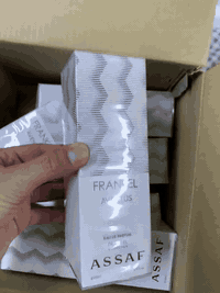 بسم الله وعلى بركة الله 
توفرت وجبة جديدة لعطر #فرانكل_افنتوس من #عساف بديل ملك العطور #كريد_افنتوس

العطر جميل جداً وحجم 200 مل والاداء جيد

شرح عن العطر من موقع عساف الرسمي 🌹 

يتميز فرانكل بالبرودة. 
ويبرز في مكوناته العليا رائحة السوسن الفتان و الليمون المنعش ، بينما يحوي قلب العطر رائحة البنفسج و الريحان مع تلميحات من الفتيفر ( نجيل الهند العطري ) ليمدك بالنفحات المنعشة، ثم يمتد أثر العطر ليكشف عن تناغم رائع معزز بالعنبر و الفانيليا و أخشاب الأرز و المسك . وينتشر عبير هذه النفحات الغنية والقوية ليترك أثرًا مكثفًا في كل مكان.

للحجز والاستفسار مراسلتنا عبر الواتساب ***********
