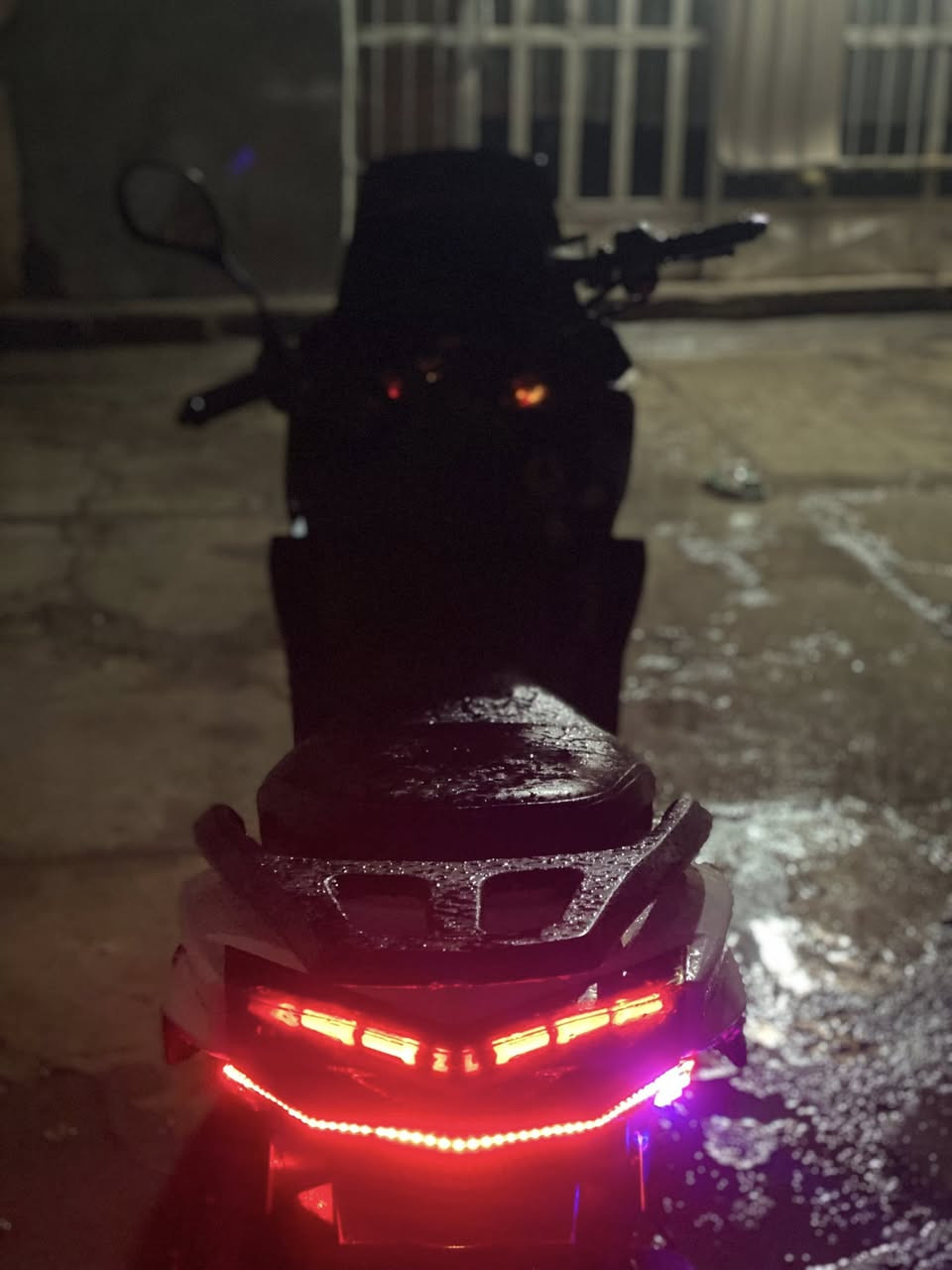 سلام عليكم دراجه سترونك لل بيع موديل 2023 مكينه 150 سيسي شلعه ناررر 🔥✈️معدل طياره مكينه فوللل دراجه حلوه ما ناقصها  شي شغل وطلع سلف شغال ما بيها اي عيب سعر 320 وبيه مجال جدا قليل رقم وتساب *********** مكان دارتو 🫡
