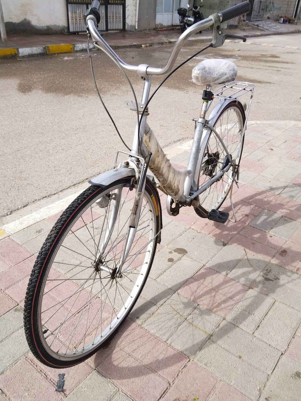 سلام عليكم
باسكل للبيع 

الباسكل حجمه 27

الباسكل جوب وتاير خير من الله بعدهن جديد 

كير وبريك شغلات 

السعر 70 وبي مجال للشراي
العنوان /الرمادي 5 كيلو 
الرقم /***********
