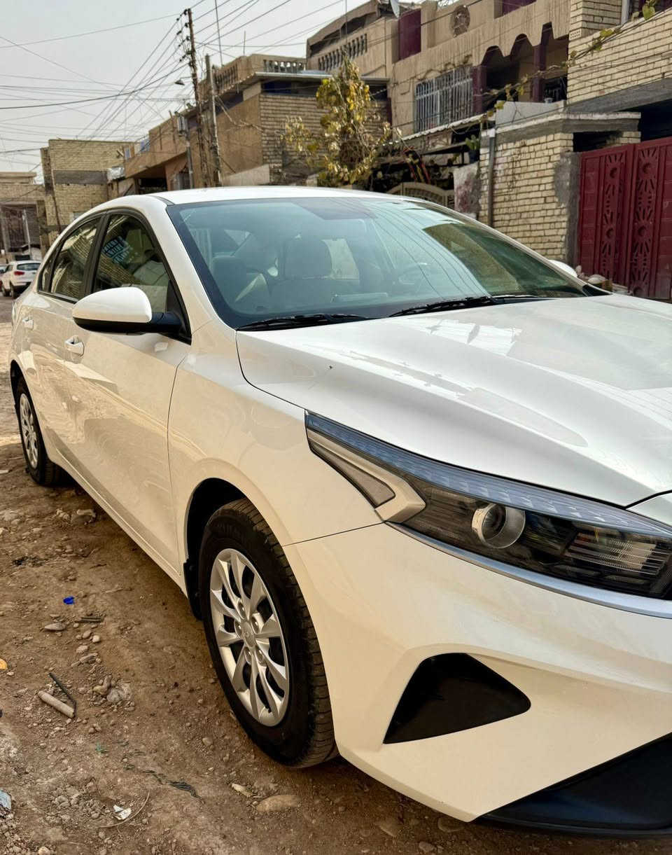 سلام عليكم سيراتو للبيع خليجي موديل ٢٤ مكفوله كفاله عامه من كلشي جديده جدا ماشيه ٢٥ محرك ٢٠٠٠ تحكمات ستيرن كشنات مخمل داخل بيجي شاشه بسمي تحويل مباشر سكن بغداد الغزاليه تلفون *********** السعر ١٨٢ وبيهامجال
