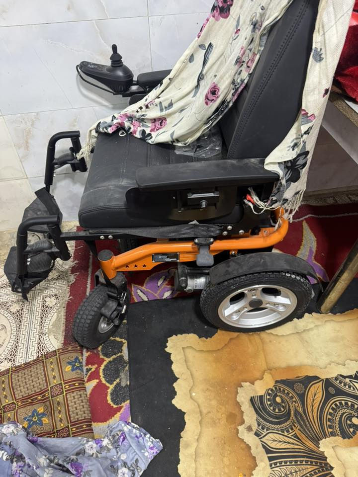 سلام عليكم كرسي جديد ما مستخدم لوك يشهد الله بس اخويه صغير الحجم وجبيره عليه صايره مكان بابل *********** السعر 450 الف السعر النهائي
