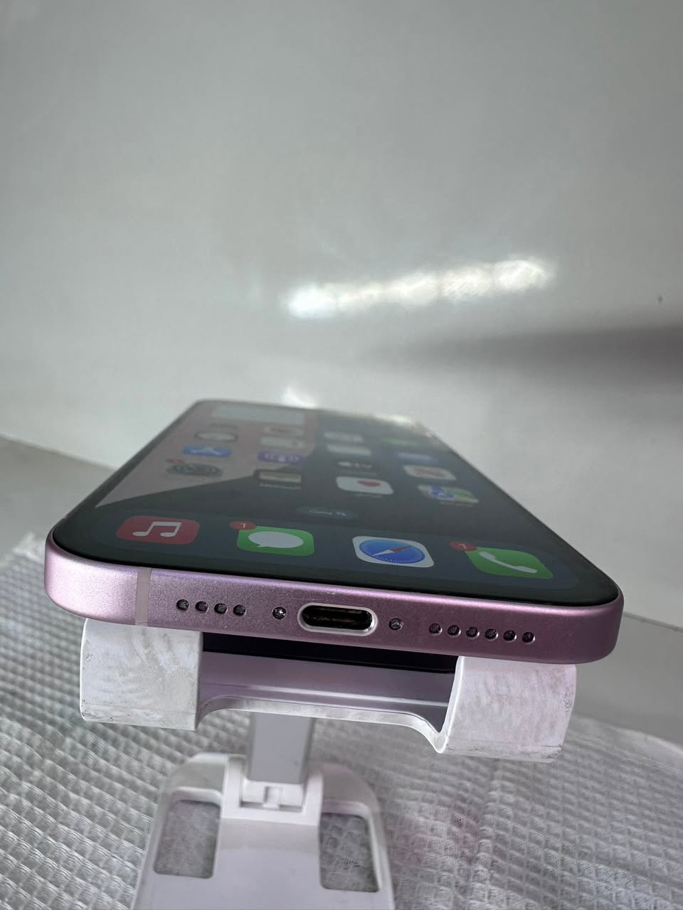 Iphone 15 Plus 256G Pink
ايفون 15 بلص 
ذاكرة 256 
اللون الوردي 

نظافة 100% 
بطارية 88% 
مكاني زيونة شارع الربيعي مجاور الكوخ
***********
