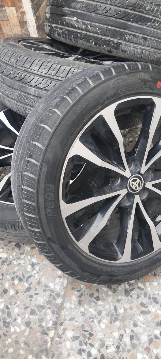 السلام عليكم 
للبيع 
تخم ويل كب حجم 17 مال كورلا بلادي مختوم تيوتا كندي لا كسر لا لحيم لا عواج نضيف مع تخم تاير نضيف استخدام قليل 
السعر 340
الاتصال ع الرقم ***********
