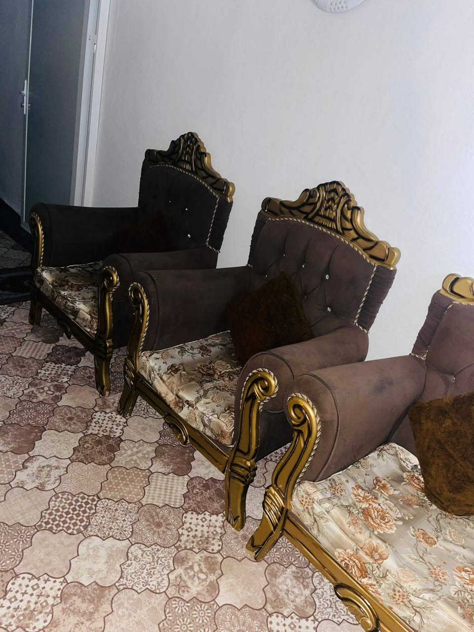 تخم ٩ مقاعد نظافه ٨٠/١٠٠
العزيزيه منطقة الشباب ٢٥٠
***********
