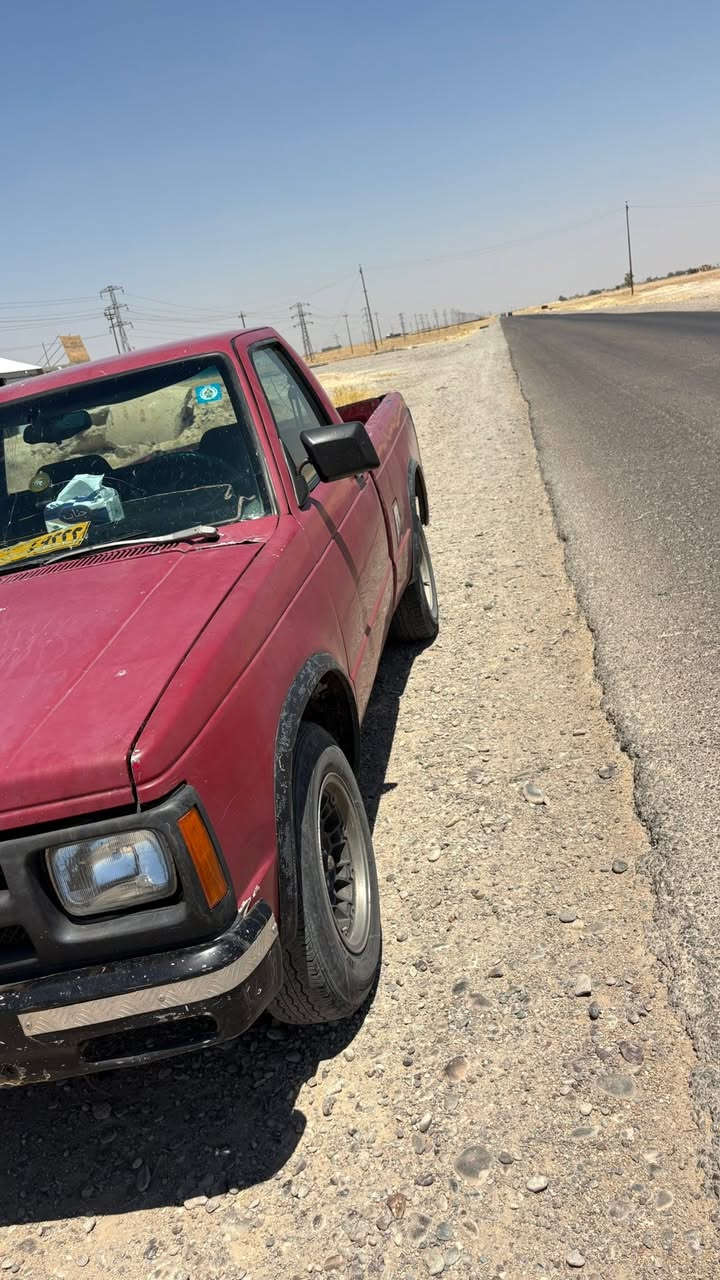 السلام عليكم بيكم جمس للبيع مديل 93 رقم بغداد الرقم كامل هزه وفحص يعني المعامله كامله بس تروح تحول المحرك خير من الله تبريد شغال 🥶 الكير عاطل باتري جديد بلكات طخم اصلي (السعر المطلوب 30ورقه) اتصل ع رقم *********** واتساب
