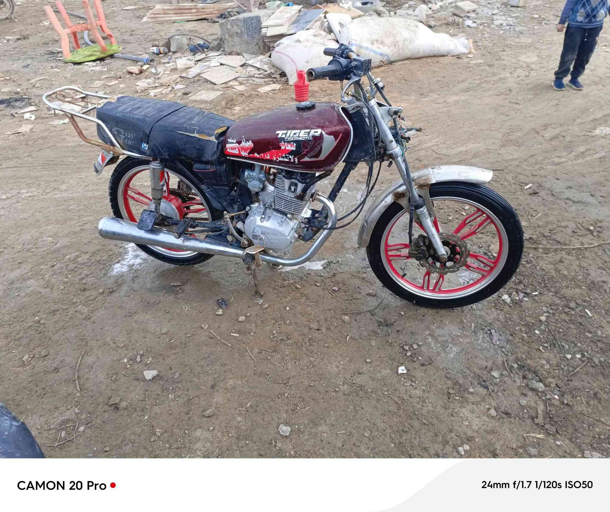 السلام عليكم دراجه سيفان مودلي 20اوراق كورتونيه السعر 275وبيهة مجال لشراي يتصل على الرقم ***********
