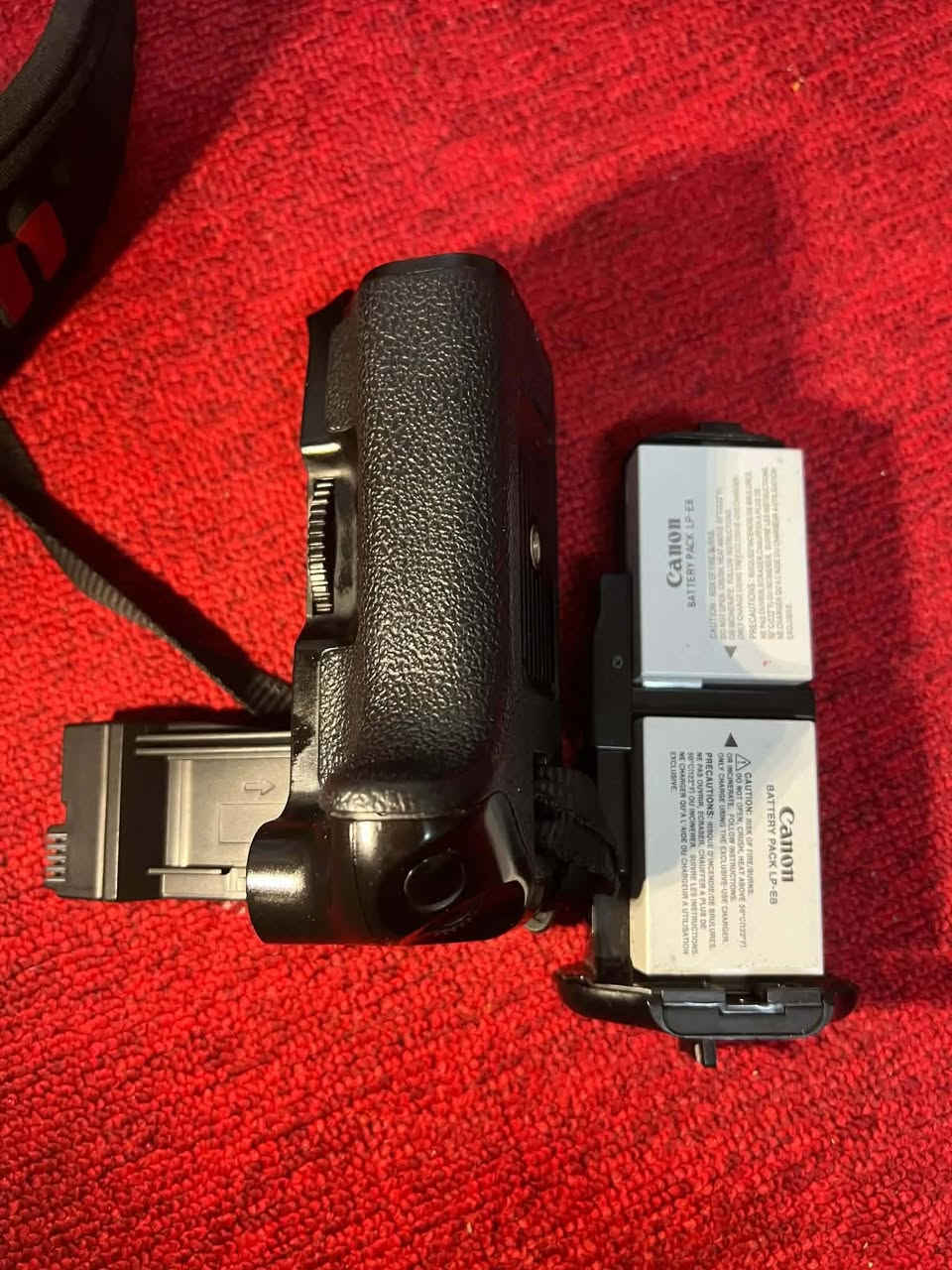 كاميرا canon D700
عدسة 55-18

گرب دبل 

بطارية عدد 2 

الشاحنة الاصلية

حامل كتف

جنطة وتر بروف ضد الماء

هاي صور مصورها بيها

للاستفسار خاص


**إذا كنت صاحب هذا الإعلان وتريد حذفه لأي سبب، رجاءا أرسل رسالة إلى الدعم الفني**