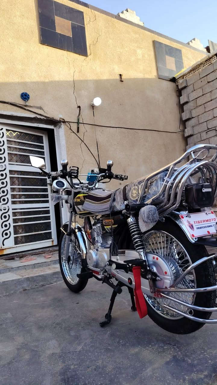 السلام عليكم شباب دراجه للبيع موديل 25 طالعه بال 26 طالعه بال 26 ساللها اقل الشهر من طالعه من الوكيل مقفوله كفاله عامه برغي واحد ما عايزه اوراق السوري كامله مكمله مكاني حله سياحي مو شراي لا يخابر ما متواجد على الانترنت هذا رقمي ***********
