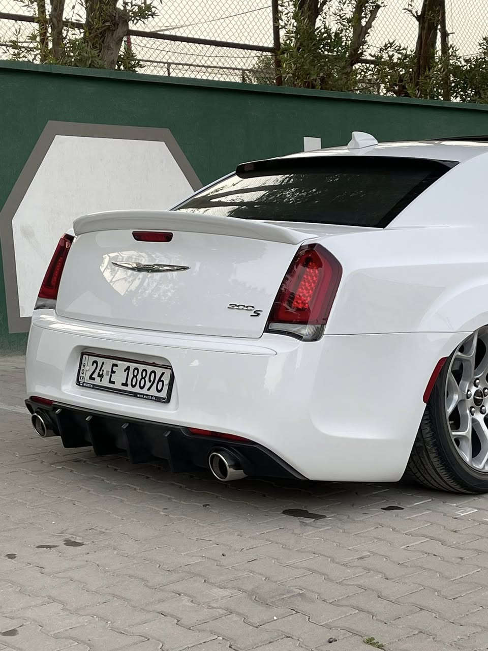 السلام عليكم
اوباما : 2018 S .اصل تو ويل  (كندي) بجم عريض
العداد   :  ( 76m ) 
المحرك : V6 . 3.6L . كير ومكينه كفاله 
 
المواصفات 
*  پانوراما . 
*  مصابيح امامية زنون مع LED .
*  ويل قياس 20 أنج . بلادي
*  شاشه كبيرة مع نظام ملاحة نفكيشن GPS 
*  سستم صوت الپاين مع دمام بلجنطه   
*  مقاعد أمامية كهربائية عدد 2 . 
*  مقاعد أمامية تبريد وتدفئة .  
* كير ماوس 
* تشغيل عن بعد 
* شفتات ستيرن  
* كاميرا خلفيه دوارة 360
* دخول ذكي (بصمه)  
* شادلها جكات S2
  

* ( ملاحضه ).... 
* حادث كلش خفيف بدون ايرباك بدون دواخل بدون تبديل 
  شبر بلجاملغ بارد ومصبوغ نفسه  
وربع بنيد كلير فقط كلير بدون حادث مكفول حتى من بارد. 
* 
*  
* 
*    ___________________________  
السياره مال جناي لا مشتغله خط ولا طالع محافضات ابد . خاليه من كل نواقص .. ((باسمي شرط تحويل او وكاله 
مكان السياره بغداد ))
تفاصيل اكثر ع خاص او اتصال واتساب  📲📞***********
السعر 283 ومجال
