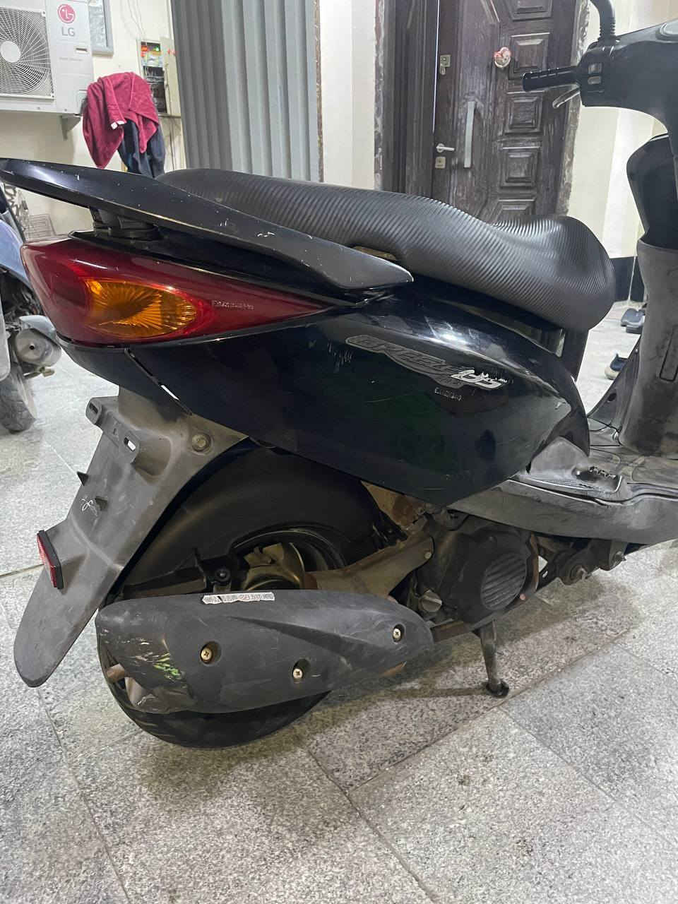 دراجة بريز لايت فوك للبيع دراجة نازلة رمبة  قبل شهر بس زرف صغير بل صالنصة رقم الهاتف ***********
