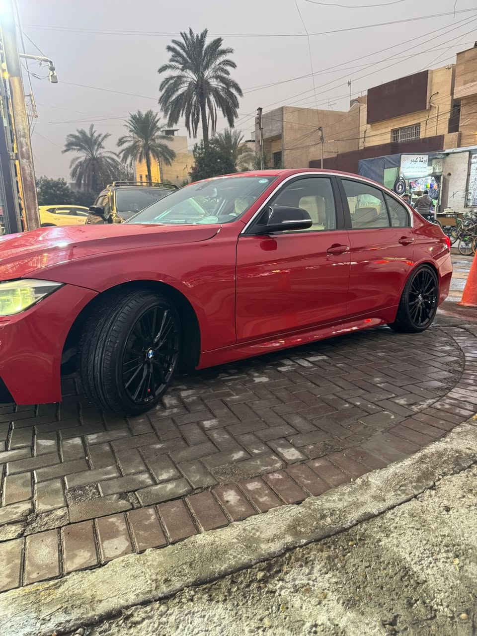 سلام عليكم  Bmw 330 2017  كت M3
حادثه موضح البنيد محدث m3 وجاملغ صبغ يعني قطعه صبغ فقط ودعاميات بدون ايرباك بدون دواخل
مواصفاته فول داخل حمصي  وكشنات كهرباء وخزن ميموري وتدفئه فتحه سقف شاشه وسط كامره خلفيه 
عليها دركه مال  شكل الجديد سياره نظيفه وبدون نقص
مكينه 2000 Twin power Turbo 
سعر السياره 188 ورقه وبيها مجال 
عنوان العامريه
***********

