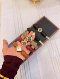 ساعة نسائية • جلد فخم • توصيل لكل المحافظات