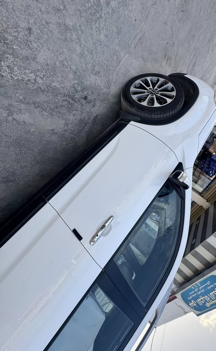 السلام عليكم. 
سورنتو خليجي موديل 2013 شكل ال2015 مكفوله كفاله عامه من كلشي رقم سليمانيه بسمي استخدام شخصي ماشيه 164 km مكانه ابو غريب السعر  195 
الاتصال 
***********محمد 
***********احمد
