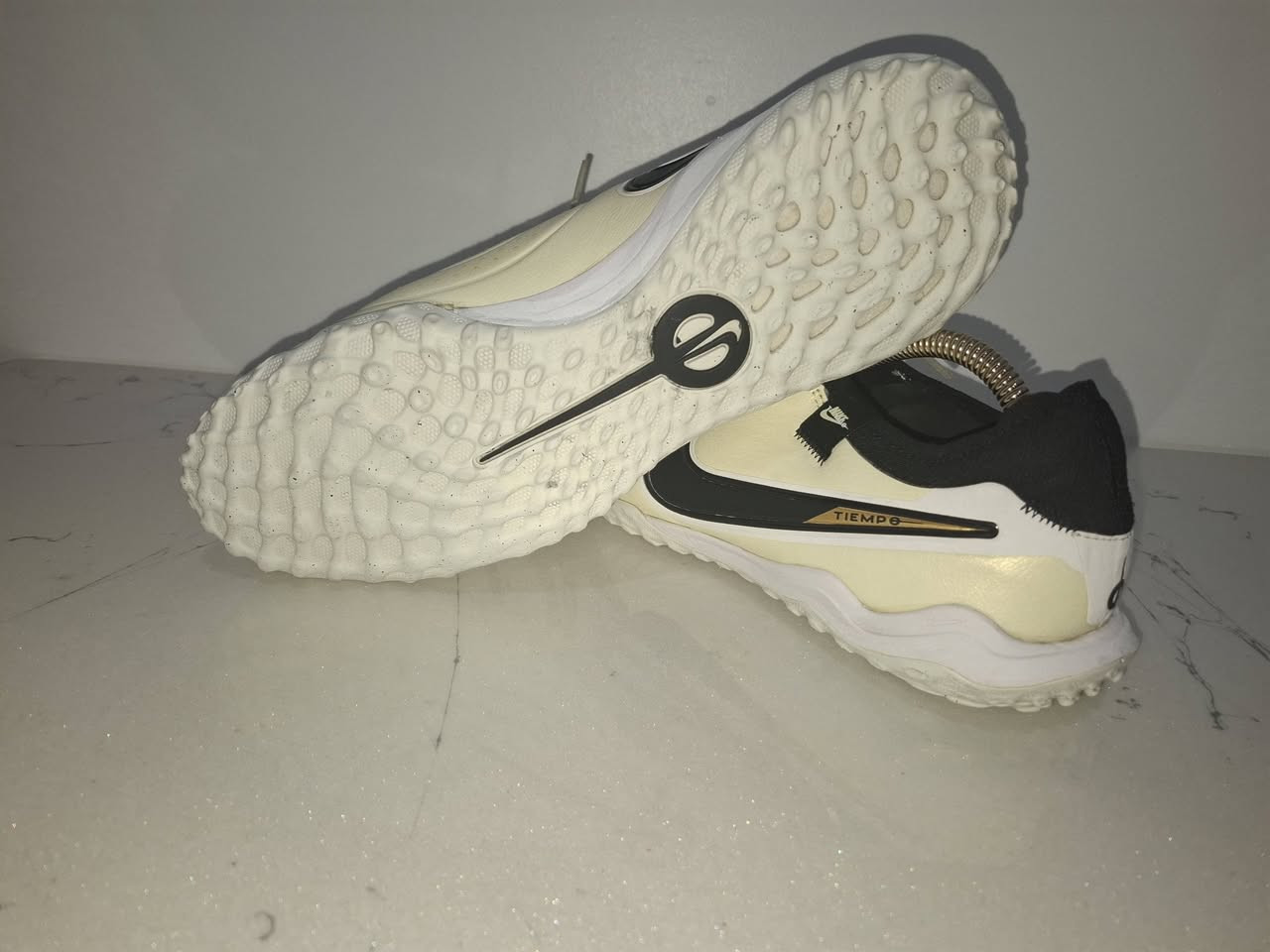 نايكي  Tiempo  اصدار حديث نظافة 100% قياس 41 طول القدم 26 سم يوجد توصيل لجميع المحافظات لمعرفة السعر التواصل على الخاص


**إذا كنت صاحب هذا الإعلان وتريد حذفه لأي سبب، رجاءا أرسل رسالة إلى الدعم الفني**