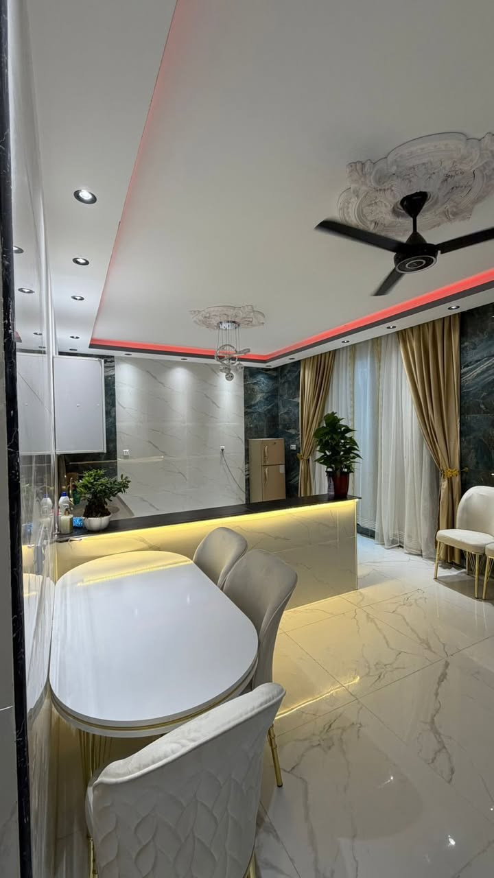 🌴 للايجار – مزرعة ترفيه مميزة 🌴
📍 بغداد – خمسة دوانم 

مكان مثالي لللمات العائلية، أعياد الميلاد، والمناسبات الخاصة 🎉  

🌳 أجواء هادئة ومساحة واسعة  
🪑 جلسات خارجية مريحة  
🔥 مكان مخصص للشواء  
🚗 موقف سيارات متوفر  
⚡ كهرباء وماء متوفرين  

⏰ نظام الإيجار شفتات (12 ساعة):  

🔹 الشفت الصباحي:   
💰 السعر: 250,000 دينار  

🔹 الشفت المسائي:  
💰 السعر: 300,000 دينار  

📅 الحجز أسبقية الدفع  
📞 للحجز والاستفسار: ***********  
📲 متوفر واتساب أيضاً  

🌿   أهلاً وسهلاً
