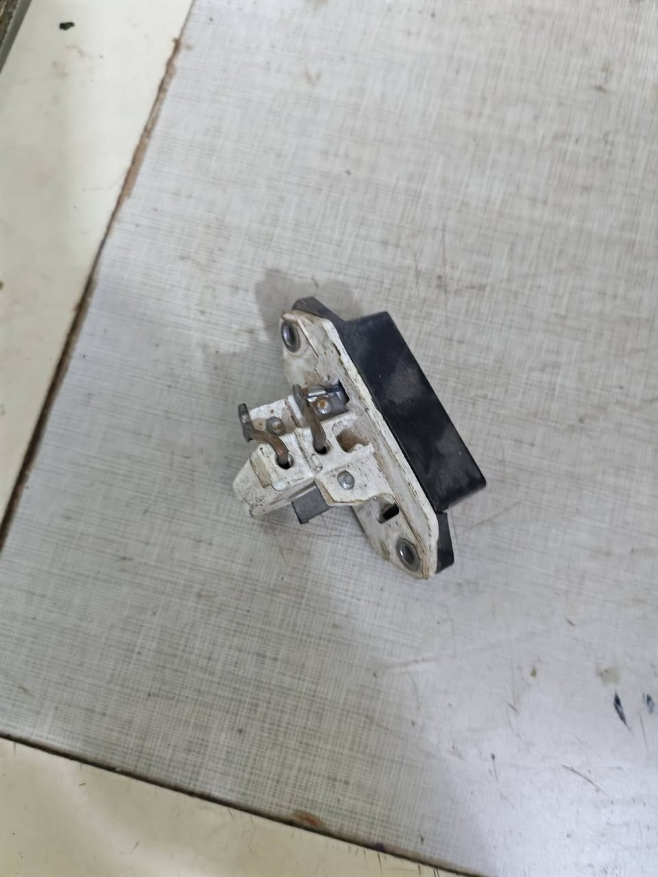 السلام عليكم غراض برازيلي
واتساب  ***********
كيجات شغاله 
صوندا تبريد  
جوينات 
كيجات مفصخه شغاله
بولبرن كلج اصلي 
كرون دعاميه ٨٣ موجود خلفي زوج وامامي بس اليسرة 
واكو هورنات اصلي مصلحات
