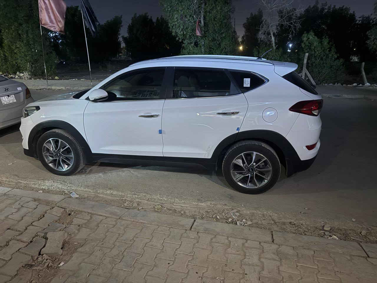 السلام عليكم اخوان رمضان كريم عليكم توسان 2018 ماشي 122 الف استخدام شخصي سياره حلوه مابيها اي نواقص والسونار موجود مع الصور ملاحظات بسيطه سعر السياره 185 مع المجال حق الجيه رقم صاحب السياره ***********
