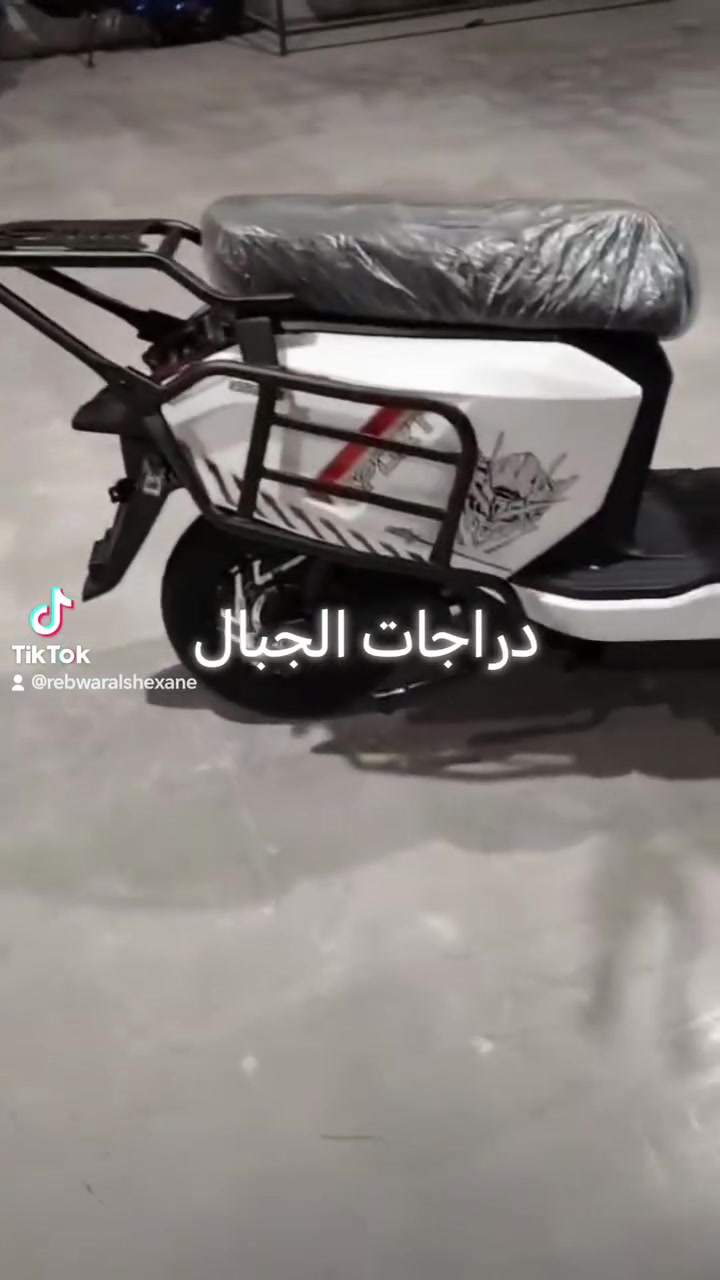 دراجة كهربائية سبورت
1-بطارية ليثيوم 72 فولت 50 أمبير
2-ملف 2000 واط حقيقي
3-نظام R رجوع للخلف
4-نظام 4 سرع 
5-السرعة الحقيقة 80 كم في الساعة
6-دسك أمامي وخلفي
7-انارات أمامي زينون عالي جدا
8-درع كامل 360 درجة 
9-صندوق خلفي
10-حجم الإطارات 10.300
السعر 17500000 مليون و سبعة مئة و خمسون ألف دينار عراقي
واتساب ***********
واتساب ***********
