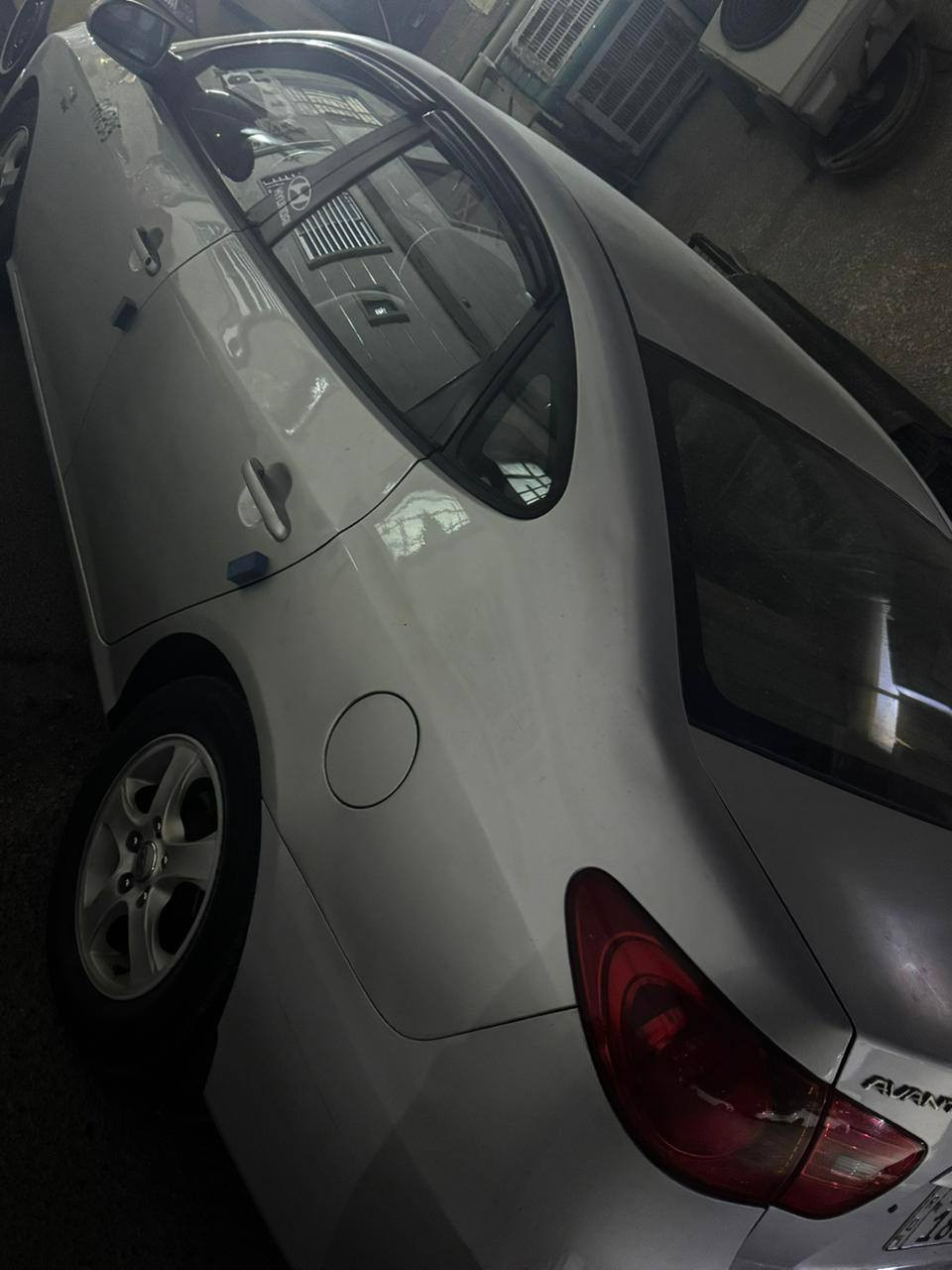 السلام وعليكم
هيونداي النترا افانتي 2009
محرك 1600 كير محرك كلهه لوك 
بيهه صبغ بين الباب و الجاملغ الخلفيه جهه راكب 
السعر 95و بيهه مجال بسيط
مكان السياراه بغداد قرب جامع براثه
للتواصل *********** فقط اتصال على الرقم
