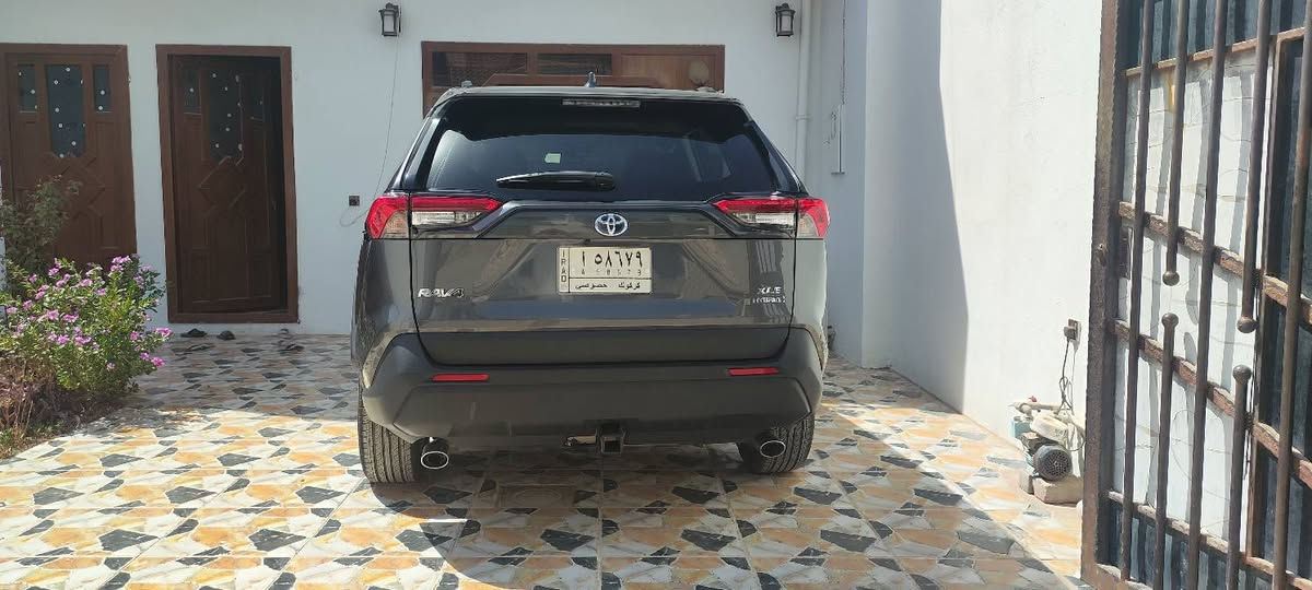 السلام عليكم ورحمه الله وبركاته 
السعر 250 وبي مجال 
راف فور 2022 هايبرد وارد امريكي Xle بريميوم ماشيه 46 الف 
السياره بأسمي وتحويل مباشر + بطاقة بنزين 
الضرر  جاملغ جهة السايق ضرر سطحي خفيف بدون دواخل وبدون ايرباك ، حافة باب السايق تعديل وكارت بمقدار اصبعين وشخط باب خلف السايق باقي كما هو  ومبين بالصور و صور الحادث موجود 
المواصفات معروفه و واضحه
فتحه سلايت 
رادار امامي وجانبي و حساسات كل الجهات 
اوتو بريك ، النقطه العمياء ، تحديد مسار 
لايت خمس عدسات و ال اي دي 
بگلايت ال اي دي ، اشاير بالمرايات
كشاف ضباب ( بلاجكتور ) 
كشنات جلد + تدفئة الكشنات و الستيرن + كشن كهرباء + ميموري خزن حركة الكشن 
ثلاث انظمة قياده تحكم ماوس ( نورمال ، ايكو ، سبورت )
هاند بريك بصمه + اوتو هولد + ايفي مود 
شاشه كبيره لمس وتحكمات تبريد وتدفئه وصوتيات وتحكمات الستيرن وتحديد السرعه والتحكم بالنظام وازرار التحكم بتدفئة المقاعد والمقود 
فرشات ارضيه بلاديه 
صندوق شفط كهربائي 
نظام التشغيل بصمه ، ابواب بصمه
تايرات جديده 
ويل كروم مميز وحلو حتى السبير ويل كروم 
مواصفات Xle برميوم معروف فول  و واضح بالصور 
السياره نظيفه وجديده وبدون عيوب او نقوصات تاخذ السياره وتفحص وين ميعجبك داخلي وخارجي وكير ومحرك ونظام الهايبرد وكهربائيات كله شرط 
مكان السياره كركوك 
***********
250 وبي مجال 
التواصل من خلال الاتصال برقمي او واتساب او مسنجر
