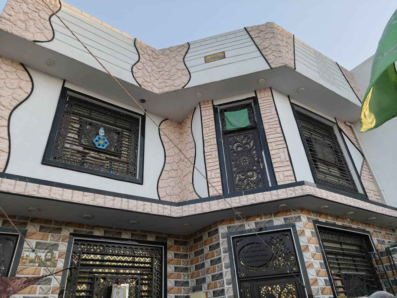 السلام عليكم بيت للبيع بلتاجيه طابقين طابو صرف على شارع 20
غرف نوم 4 صحيات داخليه خارجيه البيت كامل من كل النواحي 
لاستفسار لاتصال على هاذا الرقم***********

