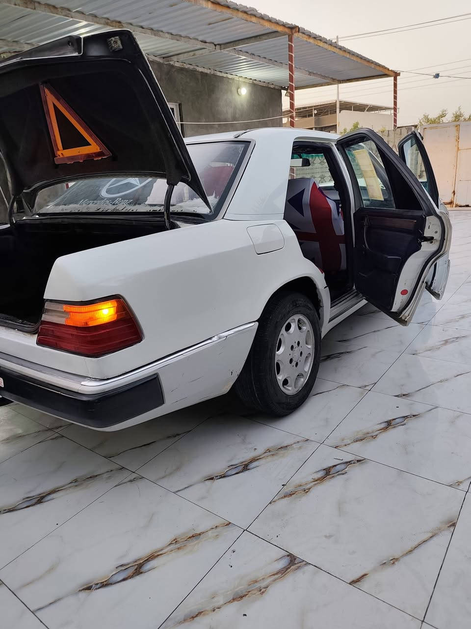 يلا السلام عليكم شباب مرسيدس دب حلو نظيف موديل 91 للبيع سياره جاهزه ان شاء الله مكينه وقير فيفيتي 3000 تخم تاير حداده كهربائيات كلها شغاله سياره قماره بلاد قواعد بلاد برونكيت ان شاء الله بلاد سياره مال جناي وجاهزه وخير من الله رقم بصره انجليزي تحويل ثاني يوم اسمك ان شاء الله السنويه لل 29 سعرها 63 وبيها مجال مكان بصره القرنه***********
