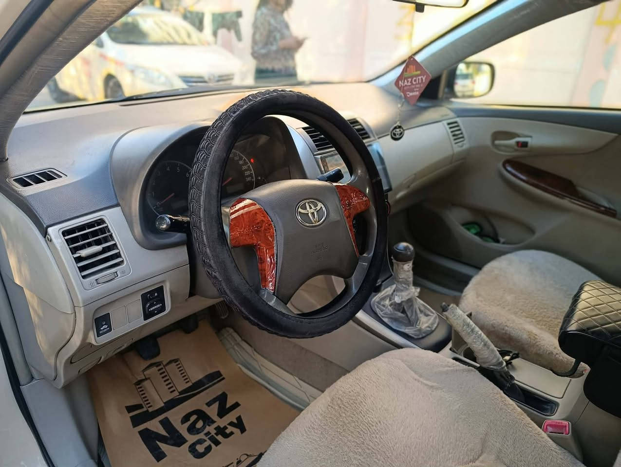 کرۆڵا ‌‌2010 گێر عادی
بۆنیتی ڕەشە سێ چوار جێگا تعدیل بچوکی هە یە 

سعری120 کە مێک محاملە

***********
