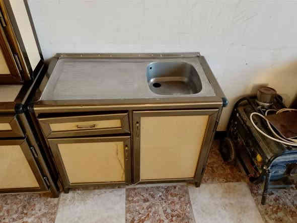 معرض يونس لتجاره الأثاث المستخدم 

كاونتر مترين مع سنك متر مستخدم 

للاستفسار الاتصال على الرقم التالي 

*********** تكريت
