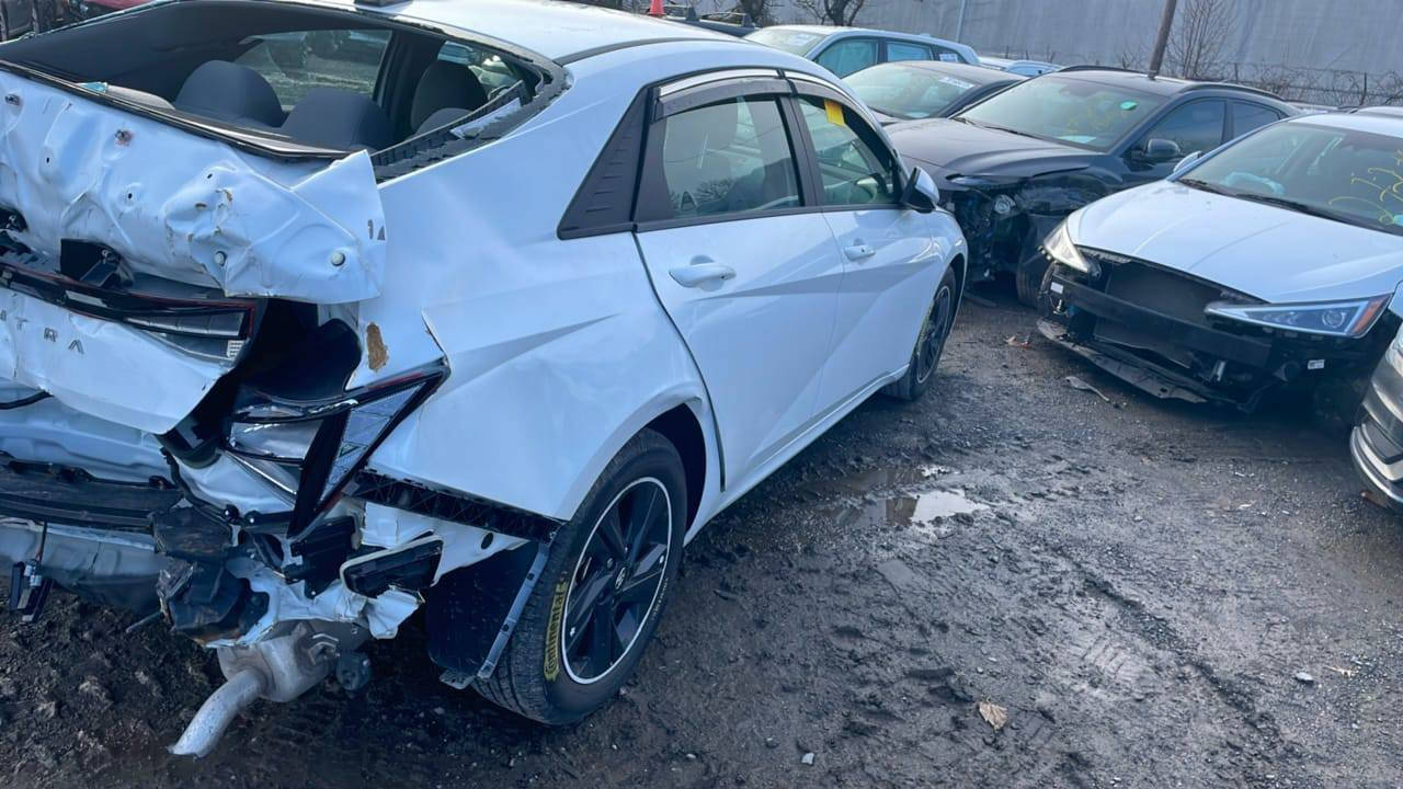 السلام عليكم الانترا 2022 وارد امريكي حادث موضح أمامكم سياره باسمي للبيع سياره بدون ايرباك تبديل قبغ صندوق فقط مع هورنات وشخات اصلي كامل سعر 170 سكن بغداد مدينه الصدر سياره مرشوشه كلير للجماليه فقط التواصل عبر رقم الهاتف *********** غير متواجد على فيس بغداد, العراق
