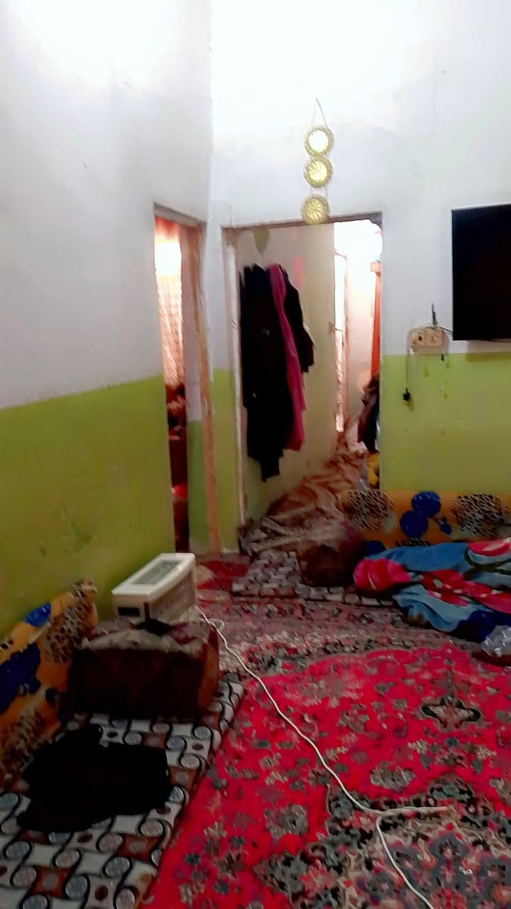 بيت للبيع مساحته 150 متر يحتوي على 3 غرف وصاله واستقبال ومطبخ وحمامين السقف عكاده 
العنوان كربلاء حي العامل حي الجواد قرب مدرسه رقيه بنت الحسين السعر20 وبيه مجال
للاستفسار  ***********
***********
