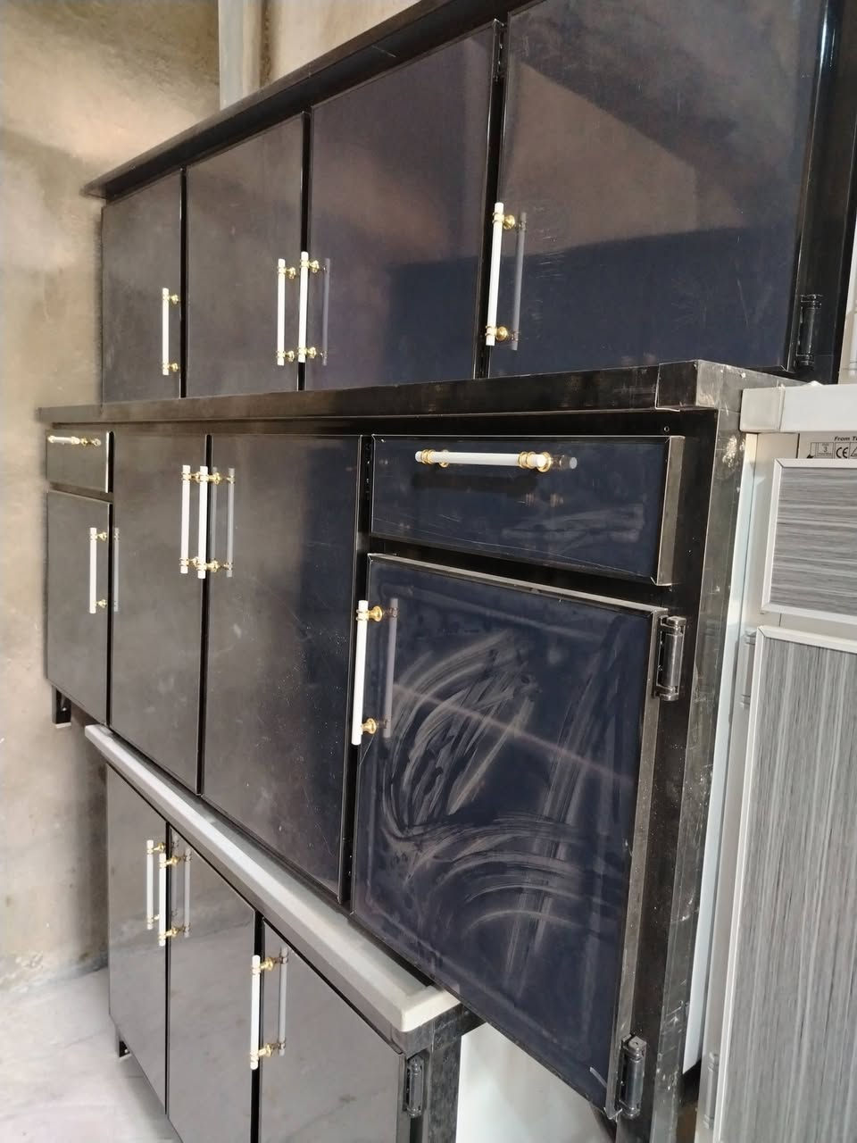 وصول وجبه جديده في مزاد لأخوين العنوان المفرق الطرق والجسور مقابيل العزات بن تجه رايح عليه المفرق السعر اب 350 وبي مجال للاستفسار *********** كونترات جديد مترين والسنك مترا و30 يتوفر الالوان مراوس بل مستخدم همين
