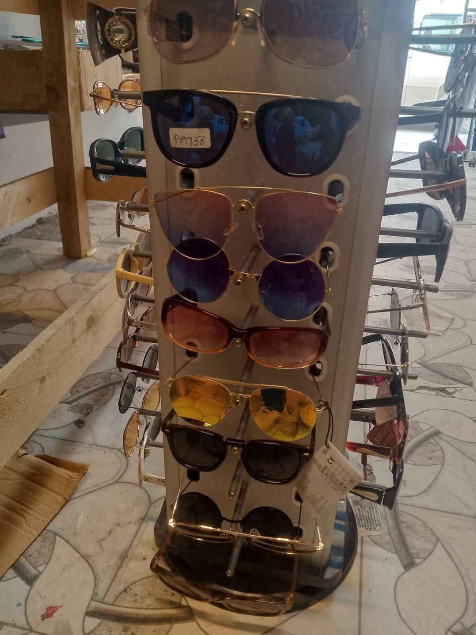 السلام عليكم
عارضه نضارات مع نضارات مشكل العد من ال 160الى 175قطعه 
سعرهم كلهم مع العارضه ب 100 الف يعني تطلع القطعه ب 500تقريبا
وتوصيل مجاني 
نضارات مشكل يجون


**إذا كنت صاحب هذا الإعلان وتريد حذفه لأي سبب، رجاءا أرسل رسالة إلى الدعم الفني**