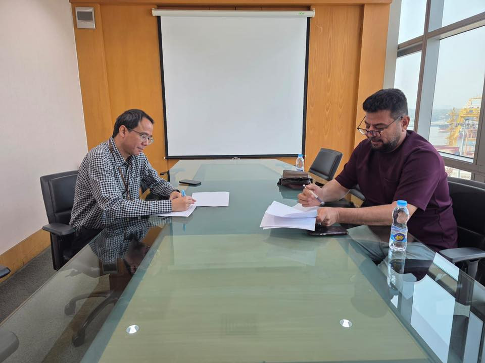 🔥🛢️ على بركة الله… إعلان رسمي 🇹🇭✨
تم بحمد الله توقيع عقد الوكالة الرسمية والوحيدة في العراق
وذلك داخل مصنع شركة PTT في تايلند ✅

🤝 القصواء للزيوت × PTT Thailand
شراكة عالمية تعني:
✅ زيوت أصلية 100%
✅ مصدر رسمي معتمد
✅ جودة ومواصفات دولية

🔥 ptt… الجودة التي تستحقها سيارتك.
القصواء للزيوت | الوكيل الرسمي والوحيد لزيوت PTT في العراق
لطلب والاستفسار ***********
