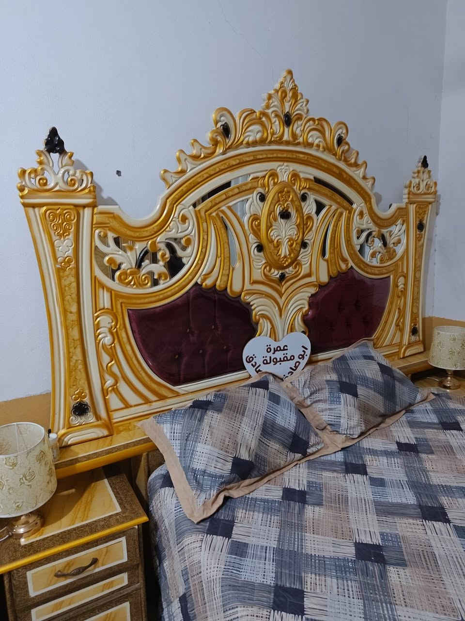 غرفه نوم نضيفه كلش السعر 850 الف وبيها مجال قليل للشراي  الاتصال ع الرقم ***********

