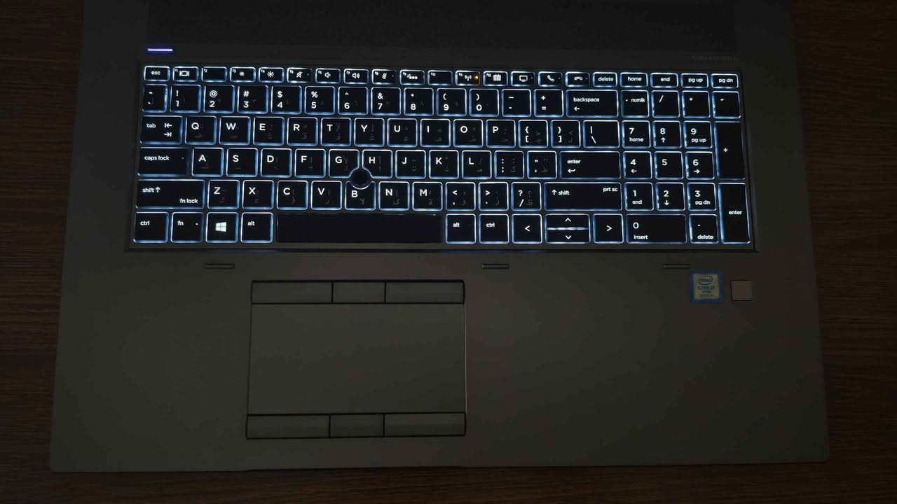 سلام عليكم 

للبيع لابتوب عملاق التصميم و الهندسة HP zbook G5 مستعمل ب حالة جيدة جداً 💻 

جهاز يخدم مهندسين👷🏻📐 و طلاب🧑🏻‍🎓 و العاب 🎮

معالج i7-8850H (جيل ثامن فئة H القوية للأداء العالي)

كرت الشاشة NVIDIA Quadro P2000 4GB (كرت مخصص لبرامج التصميم والرندرة مثل AutoCAD, 3D Max, Premiere)

رام ( ذاكرة عشوائية) 16GB DDR4 بسرعة 2667MHz

هارد 500GB SSD (سريع جداً في الاقلاع وتشغيل البرامج)

شاشة بحجم عملاق 17.3 إنش (مريحة جداً للعمل الطويل وبدقة عالية)

تحتوي على منفذين Type-c و منفذ HDMI و منفذ سماعة 3.5 و 3 منافذ USB 3.0 و منفذ LAN

لابتوب سهل تطوير لان يحتوي على 4 منافذ للرام
و 4 منافذ للهارد 

جهاز منصب عليه اوتوكاد 2022 و حزمة مايكروسوفت اوفيس 2016 و عندي حساب ستيم اوف لاين اذا ردت تنزيل لعبة مثل gta v او FC26 او فورزا 6 و غيرها 

ملحقات شاحنة الجهاز اصلية 🔌 
جويستك gamesir nova lite 🎮
جنطة ماركة CoolBell 💼

حالة بطارية جيدة جداً تمشيني ساعة و نصف الى ساعتين او اكثر حسب استخدام

نظافة خارجية جيدة بي شخوط خفيفة و قليلة 

💲سعر 575.000 دينار عراقي
📍بغداد بلديات حي تجار قرب محكمة الأمن العام
📞*********** بغداد, العراق
