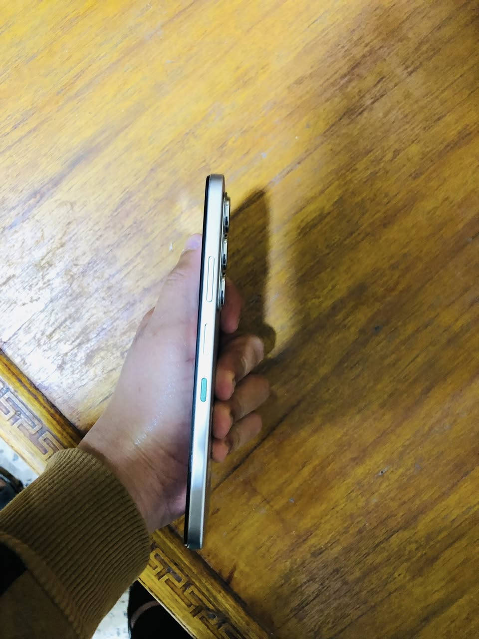 سلام عليكم جهاز للبيع قبل عشر ايام اخذته ملحقاته موجوده شاحنه و سماعه و كفر شفاف جهاز كلشي مابيه ماداخل تصليح سعر الجهاز 200وبيه مجال مكاني كوت على طريق الحي قرية الزركان مامتواجد على الفيس 
هاذا رقمي ***********
