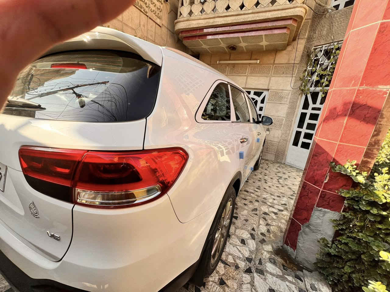 السلام عليكم 
سورنتو 2015 الشكل الجديد مكفولة كفالة عامه رقم بغداد الجديد بأسمي ماشيه 90 الف 
مواصفات
بصمة 
بانورما 
كشنات جلد 
داخل قرميدي 
كشنات كهرباء 
اريل نفيكيشن 
شاشة جبيره اصليه 
مري شفط 
حساسات امامي خلفي 
درايف مود
محرك 6 سلندر 
7 راكب 
3 قطع تبريد 
وبعد بيها هواي مواصفات مكانها بغداد
السعر 218 ورقة وبيها مجال 
الرقم ***********
