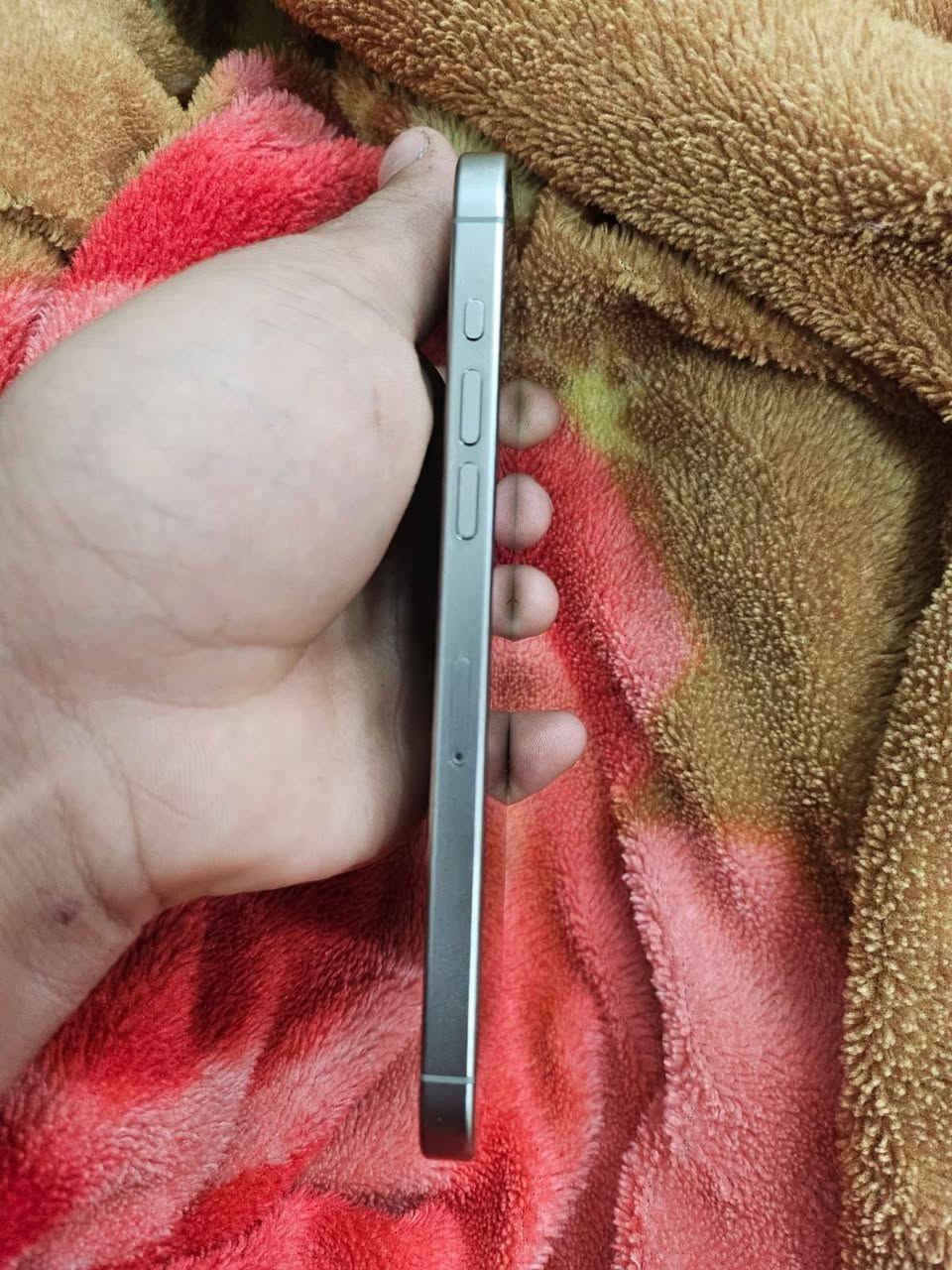 سلام عليكم آيفون 15برو ماكس شرق اوسط جهاز غير داخل بل صيانه ول صوره واضحه شاشه نضافه 100/100 ***********بغداد الاعظميه
