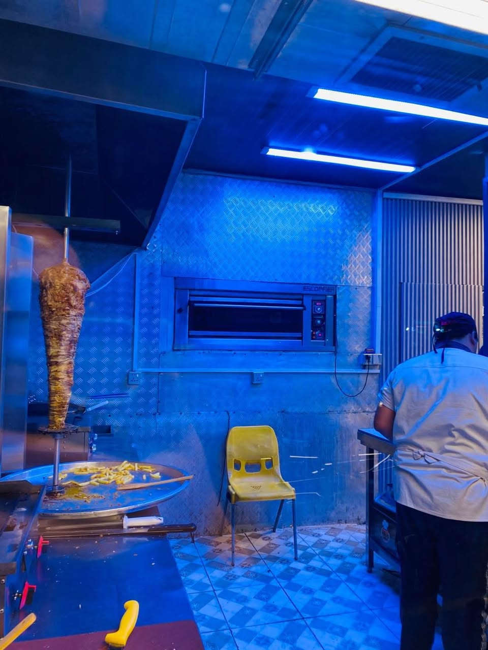 فرصة أستثمارية.. مطعم كامل للبيع وشغال في مدينة الغزالية وبموقع متميز
محتويات المطعم :-
1-فرن بيتزا 
2-قلايه 
3-گريل بركر العدد 2
4-ميز سل ستيل العدد 3
5-شوايه كص 
6- سنك 
7-عارضات مشروبات غازيه عدد 2
8-مجمده 
9-ميز كاشير 
10- محضره مقبلات 
11- دگتات تصريف هواء 
12- كونفيره حجم كبير 
13- ميكرويف تسخين طعام 
(جميع أدوات المطعم كامله)

لعدم التفرغ وعنوان المطعم في وسط شارع مدير الامن 📍

للأستفسار :-
***********
