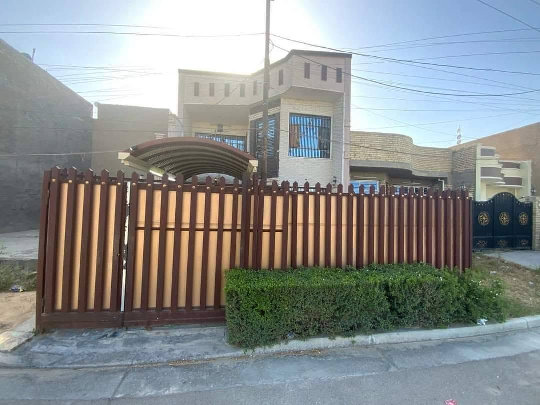 دار للبيع // الموقع بغداد // حي العباس// خلف محطه وقود حي العامل الدخول مقابل كليه الرشيد من الطريق السريع // المساحه 150 متر // الواجهه 7.5 في 20 // الدار طابقين كامله // الطابق الاول صاله ومطبخ وغرف نوم  عدد 2 وهول داخلي وحمامات عدد 2 // الطابق الثاني غرف نوم عدد 2 //وحمامات عدد 2 يوجد سطح في الطابق الاول وسطح في الطابق الثاني يحتوي بناء غرفه مخزن سندويج بنل // بناء عام 2014 // مع اثات يحتوي على كاونتر مطبخ حديث جدا جدا فقط سعر الكاونتر 7 مليون كلفنة مع چاكوزي بانيو في الحمام سعرة 20 ورقة  // شارع عرض 20 متر مقابل ساحه الرساله
دار للبيع // الموقع بغداد // حي العباس// خلف محطه وقود حي العامل الدخول مقابل كليه الرشيد من الطريق السريع // المساحه 150 متر // الواجهه 7.5 في 20 // الدار طابقين كامله // الطابق الاول صاله ومطبخ وغرف نوم  عدد 2 وهول داخلي وحمامات عدد 2 // الطابق الثاني غرف نوم عدد 2 //وحمامات عدد 2 يوجد سطح في الطابق الاول وسطح في الطابق الثاني يحتوي بناء غرفه مخزن سندويج بنل // بناء عام 2014 // مع اثات يحتوي على كاونتر مطبخ حديث جدا جدا فقط سعر الكاونتر 7 مليون كلفنة مع چاكوزي بانيو في الحمام سعرة 20 ورقة  // شارع عرض 20 متر مقابل ساحه الرساله
للتواصل واتس اب   *********** سعر البيت445 علما ان سعر المنطقة 480
