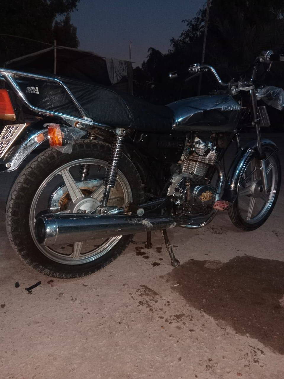 سلام عليكم

دراجه للبيع
رقم وسنويه دراجه خير من الله شلعه ومعدل تشك الكاك
دراجه موديل 2016 غراض جديد دراجه مال جناي
السعر خاص هاذه رقمي ***********
