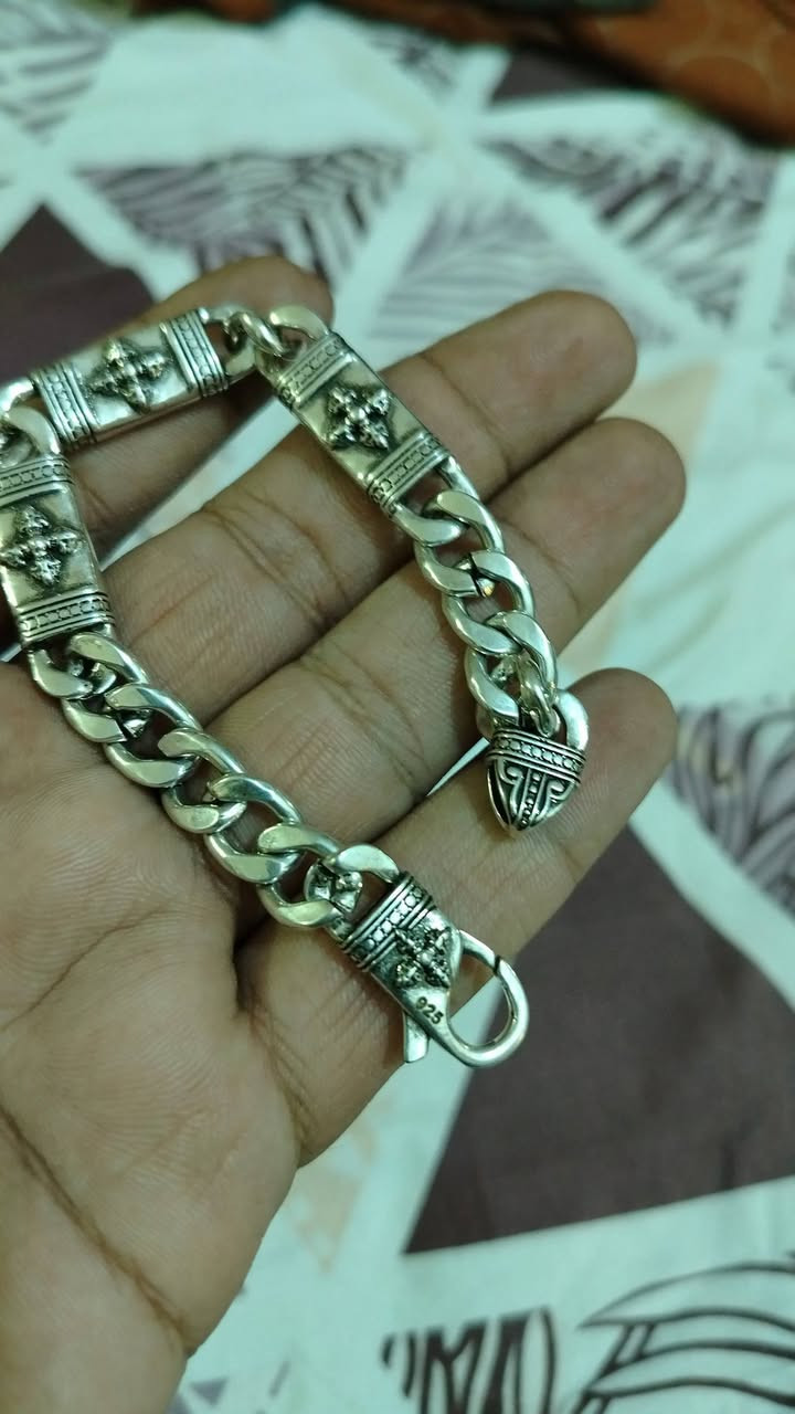 سوار رجالي للبيع باله أمريكي مختوم 925 ابيعلك قطعه لاوزن ولافحص مابيعلك فضه اني ماركه أمريكي سعر ٥٠ الف


**إذا كنت صاحب هذا الإعلان وتريد حذفه لأي سبب، رجاءا أرسل رسالة إلى الدعم الفني**