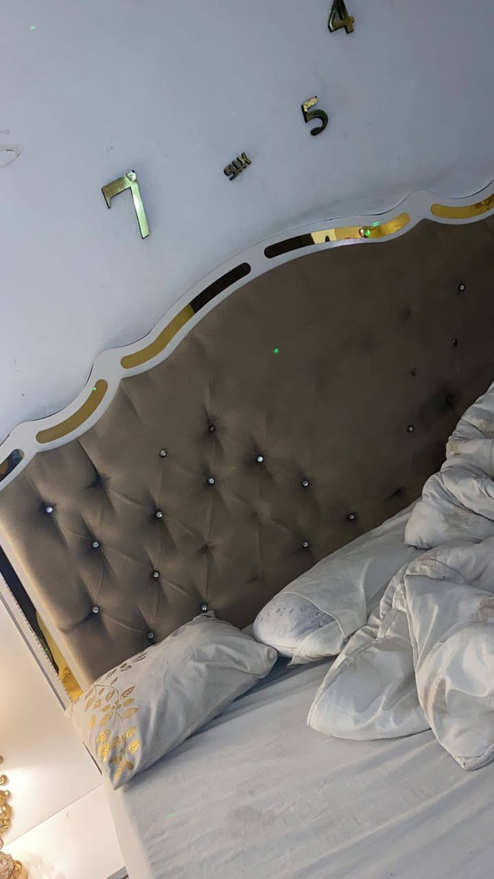 غرفه تركيا 7قطع نضيفه السعر 460قفل عنوان بغداد غزاليه
***********
