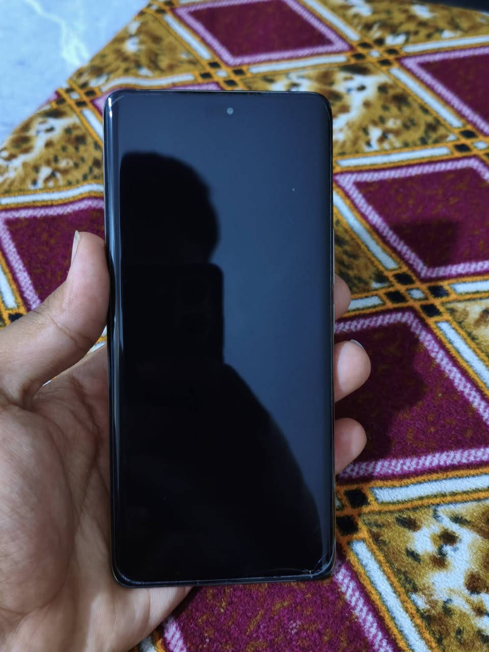 السلام عليكم 
هونر إكس 9 سي 
بدون ملحقات 
بي فطر بالشاشة ما ماثر على اللمس 
ذاكرة 256 رام 12+12 
السعر 275 و بي مجال بسيط حك الجيه 
بعقوبة المفرك 
***********

