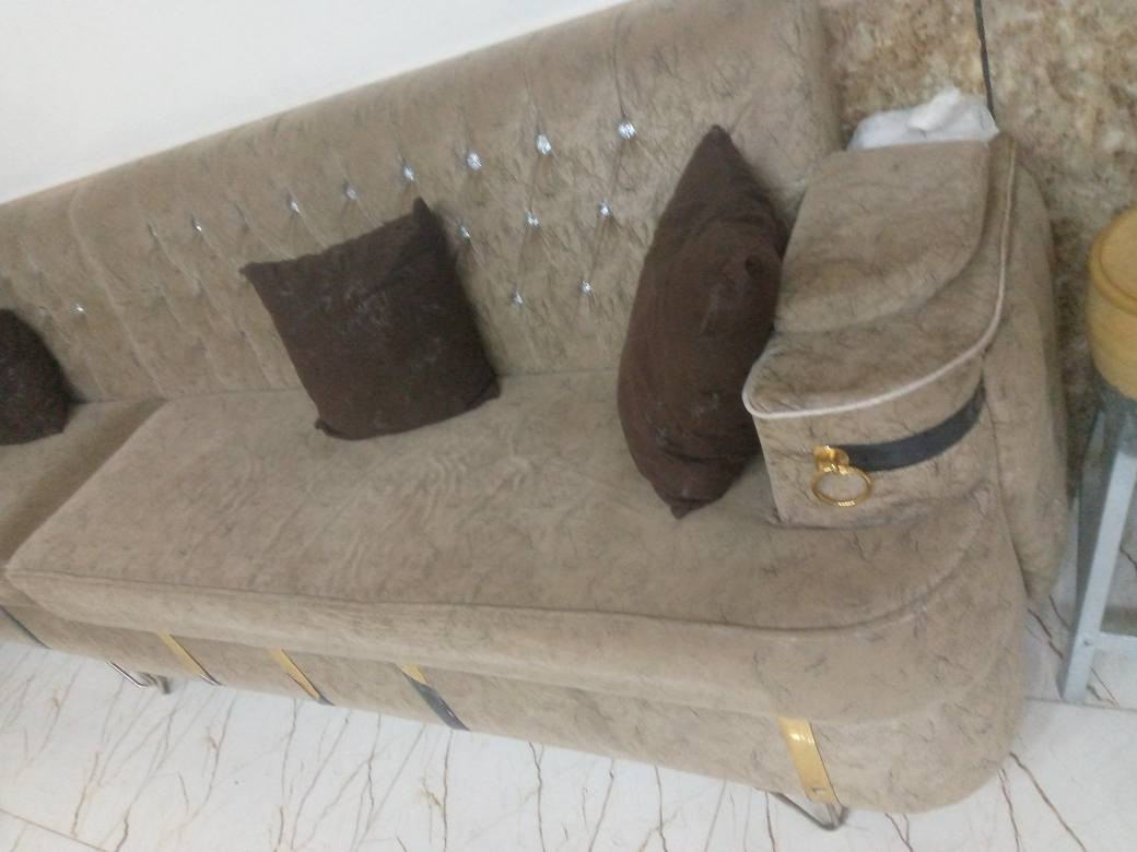 تخم تفصال مو جاهز 
تخم تزكام ملكي شغل متعوب عليه 
شغل كله درجه اولى 
طوله 10متر اصلي 
7قطع لعدد 
خشب جام روسي 
سفنج ضغط عالي الجوده 
قماش وتر برو
رجلين حديد 
مع 10 كوشات 
مع 4طبلات ويه

العنوان لمشخاب
للستفسار مراسله خاص النجف, العراق


**إذا كنت صاحب هذا الإعلان وتريد حذفه لأي سبب، رجاءا أرسل رسالة إلى الدعم الفني**