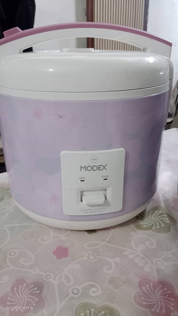 هيتر منظر فحم 25
صوبه غازيه 60 شغاله على فحص 
صوبه زيتيه 40 
فرن كهربائي 30
قدر تمن كهربائي ماركة مودكس 20 
قدر تحضير طعام كهربائي 15 
سماعه دي جي 20 
ناريكله المانيه 50
شجرة ارتفاعها 180 سعرها 15
بغداد الاعلام 
***********
