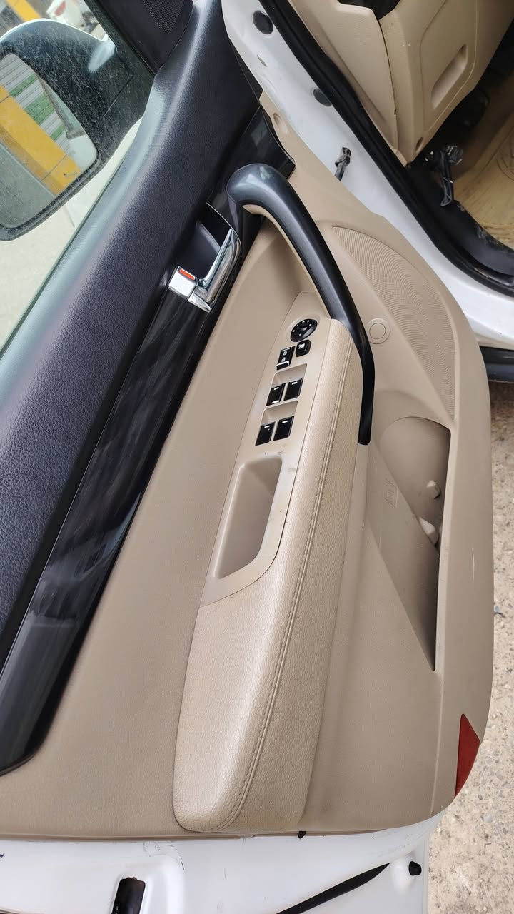 السلام عليكم
سورنتو موديل 2012  رقم صلاح الدين دولي سنويه لل 2030 
خمسه راكب 
محرك 2400 
كير توماتيك 
تبريد تدفئه شرط 
للون ابيض  
سياره جاهزه من كلشي 
صور  ضرر وسونار موجوده بالمنشور 
مكاني شرقاط 
سعر 124 وبيها مجال لشراي  بيع فقط 
***********
