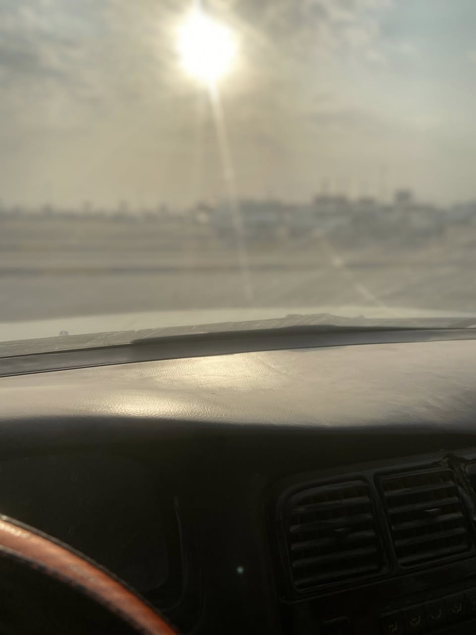 مارك نفخ موديل 2000  كفاله عامه من الكص ونقل جثه باسمي تحويل ثاني يوم سنويه لل2030 مكينه كير كفاله عامه السياره مصبوغه عام وبيها ضربه خفيفه على كد شبرين مكانها البصره الزبير *********** السعر62 وبيها مجال بسيط
